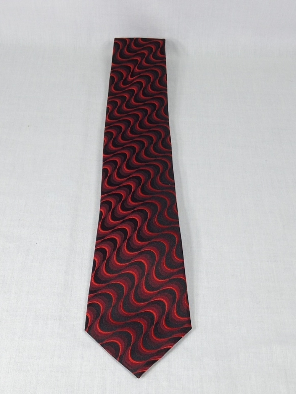 Arrow Men's Red & Black Wave-Pattern Silk Tie